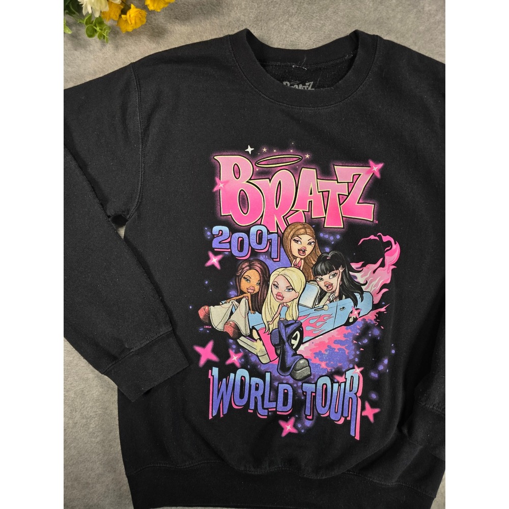 Bratz Sweatshirt Women Small Black 2001 World Tour Graphic Y2K Crewneck Pullover